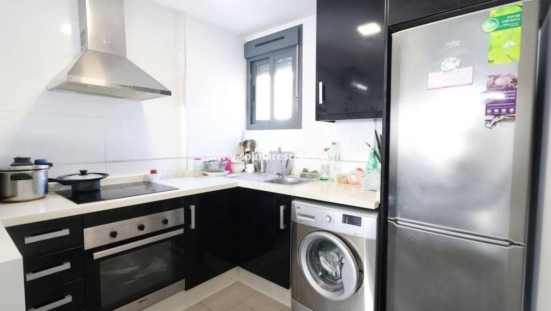 2 slaapkamer Appartement te koop in La Zenia met zwembad - € 289.000 (Ref: 9409929)