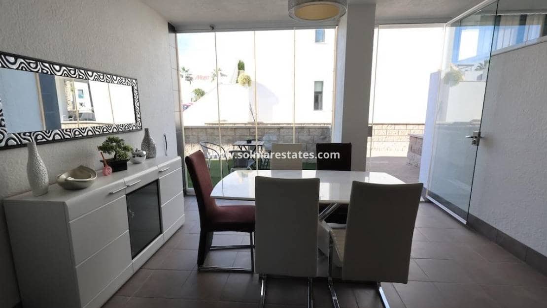 2 slaapkamer Appartement te koop in La Zenia met zwembad - € 289.000 (Ref: 9409929)
