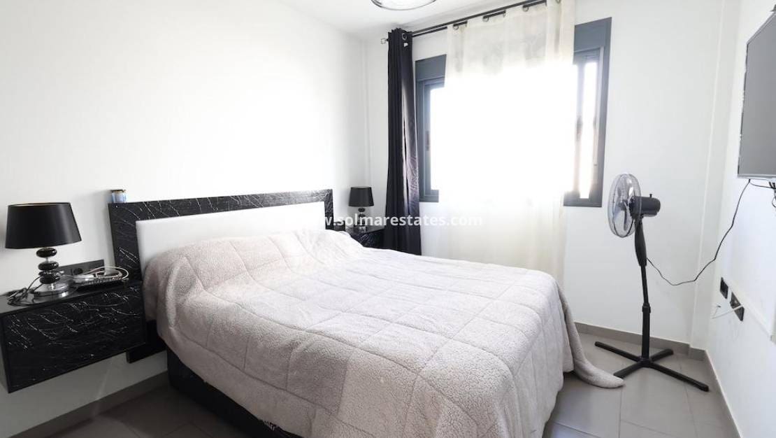 2 slaapkamer Appartement te koop in La Zenia met zwembad - € 289.000 (Ref: 9409929)