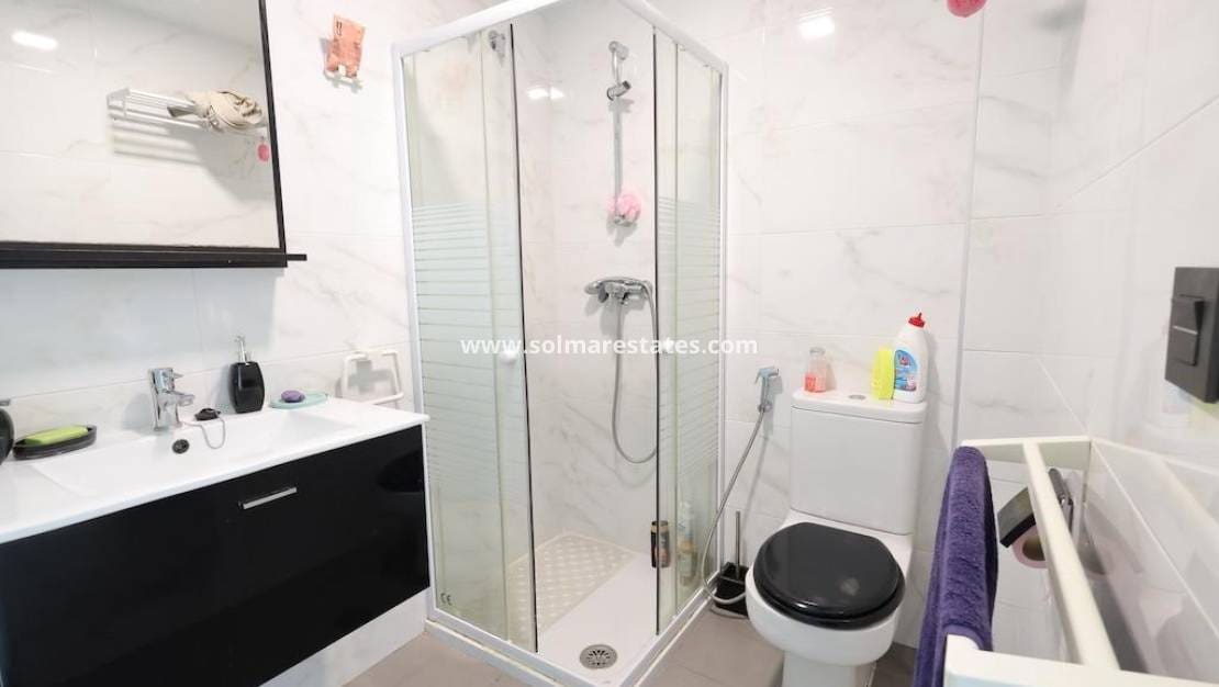 2 slaapkamer Appartement te koop in La Zenia met zwembad - € 289.000 (Ref: 9409929)