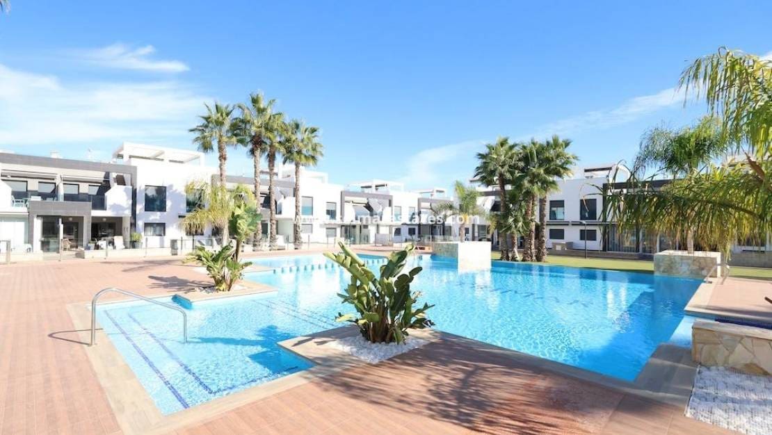 2 slaapkamer Appartement te koop in La Zenia met zwembad - € 289.000 (Ref: 9409929)