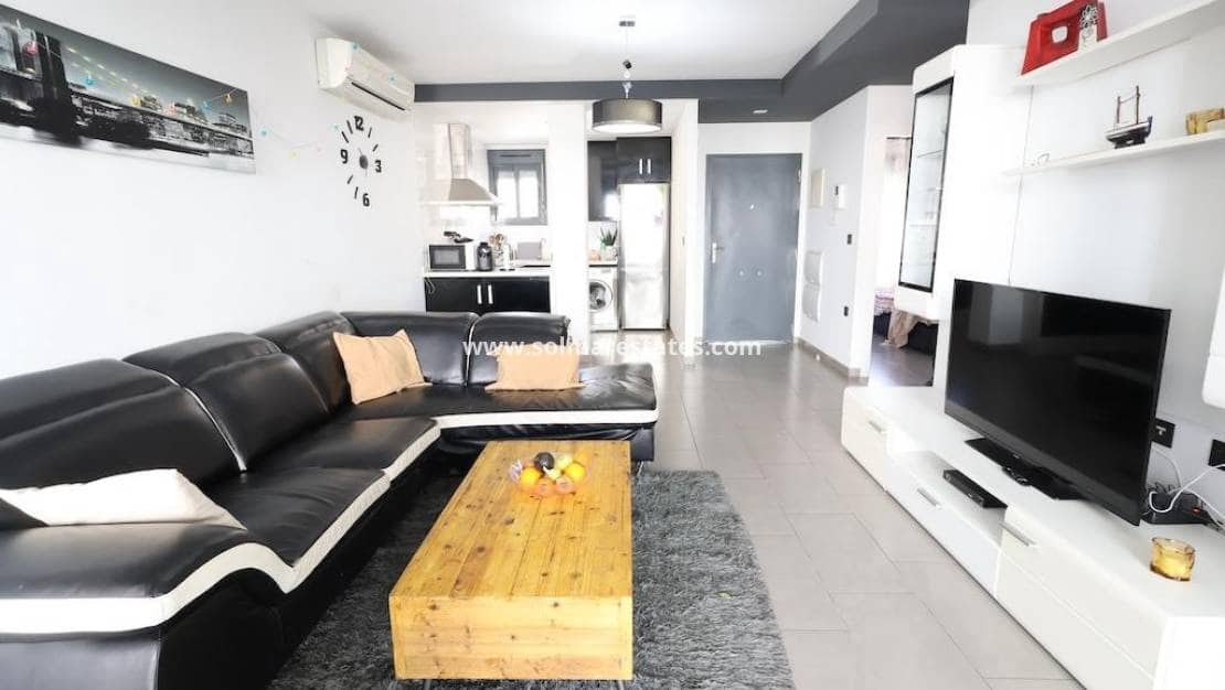 2 slaapkamer Appartement te koop in La Zenia met zwembad - € 289.000 (Ref: 9409929)