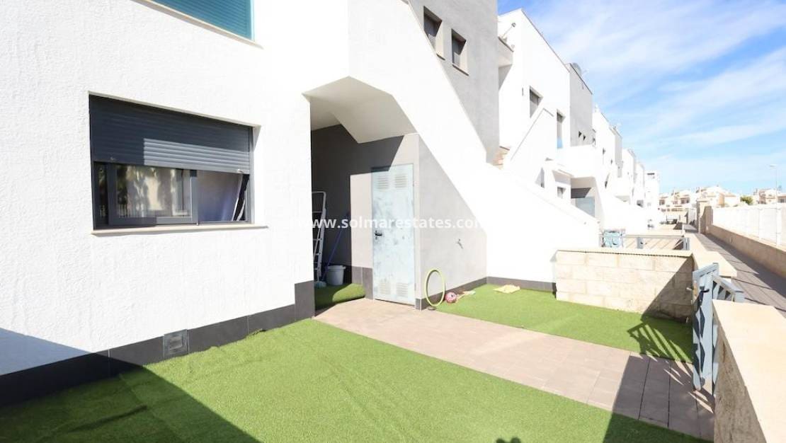 2 slaapkamer Appartement te koop in La Zenia met zwembad - € 289.000 (Ref: 9409929)