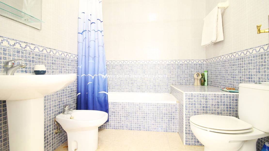 3 sypialnia Dom blizniak na sprzedaż w Villamartin z basenem - 164 950 € (Ref: 9409930)