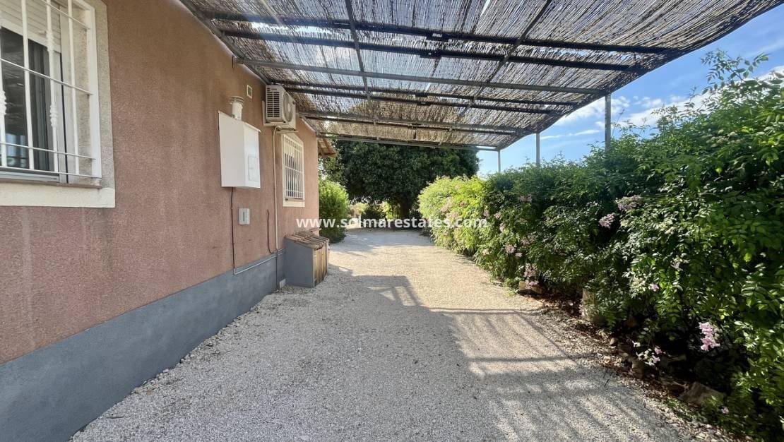 3 slaapkamer Villa te koop in Orihuela met zwembad - € 400.000 (Ref: 9410312)