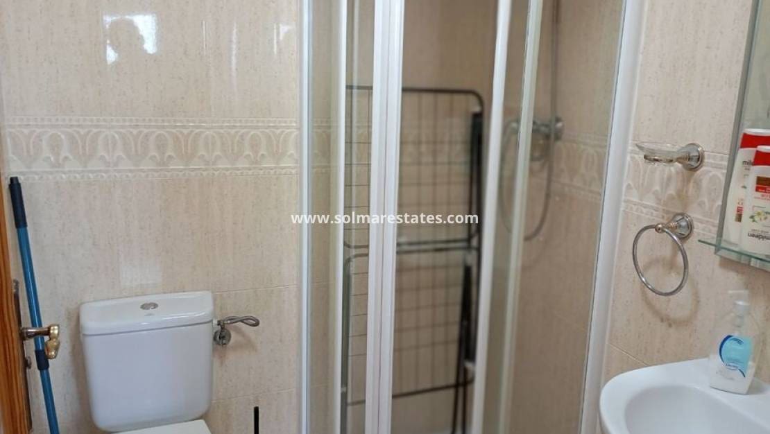 2 bedroom Apartment for sale in Daya Vieja - € 114,995 (Ref: 9410313)