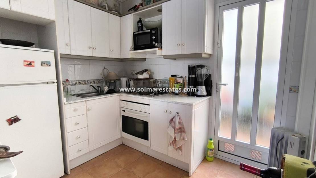 3 makuuhuone Omakotitalo myytävänä paikassa Algorfa mukana uima-altaan - 150 000 € (Ref: 9412659)