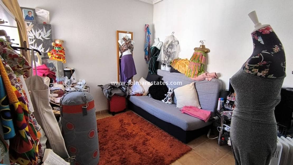 3 makuuhuone Omakotitalo myytävänä paikassa Algorfa mukana uima-altaan - 150 000 € (Ref: 9412659)