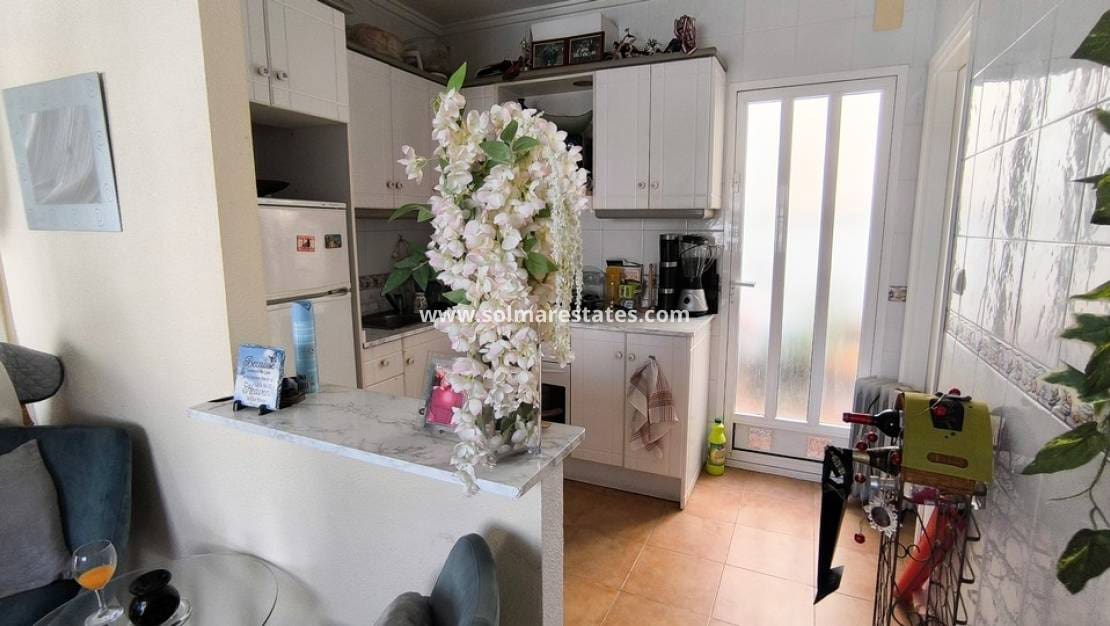 3 makuuhuone Omakotitalo myytävänä paikassa Algorfa mukana uima-altaan - 150 000 € (Ref: 9412659)