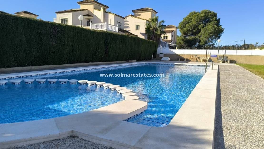 3 makuuhuone Omakotitalo myytävänä paikassa Algorfa mukana uima-altaan - 150 000 € (Ref: 9412659)