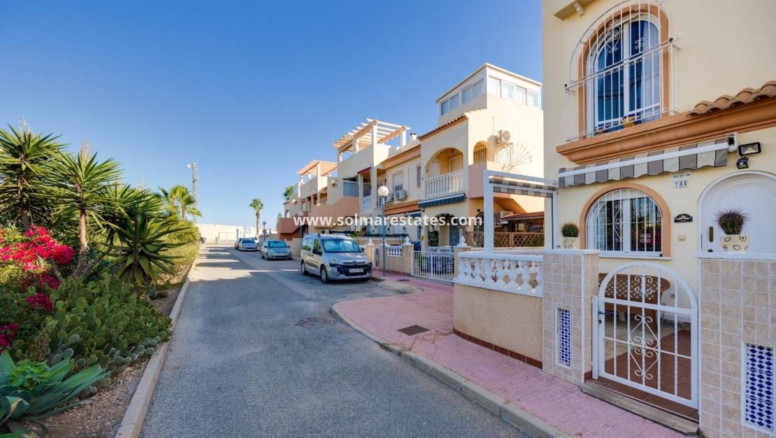 2 soveværelse Byhus til salg i La Florida med swimmingpool - € 145.000 (Ref: 9414593)