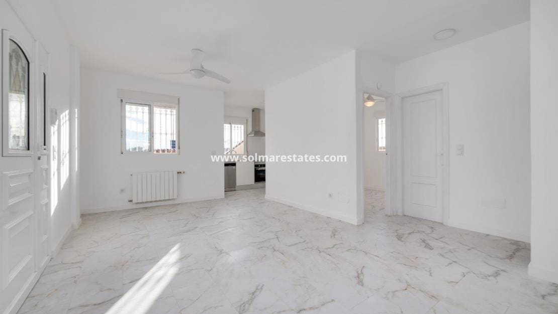 4 bedroom Villa for sale in La Zenia with pool - € 329,000 (Ref: 9414594)