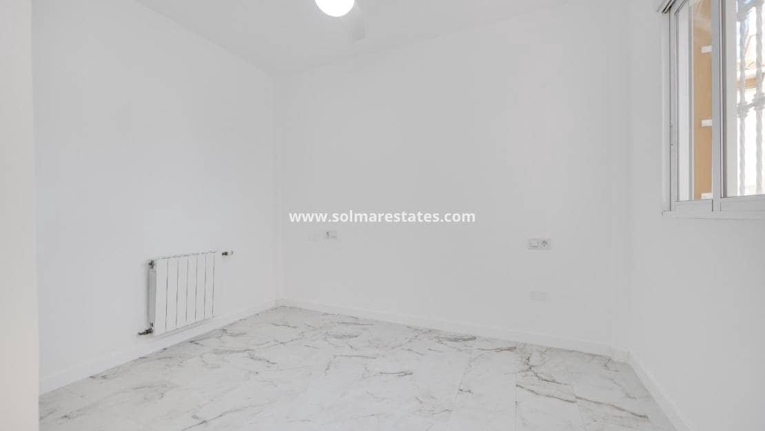 4 bedroom Villa for sale in La Zenia with pool - € 329,000 (Ref: 9414594)