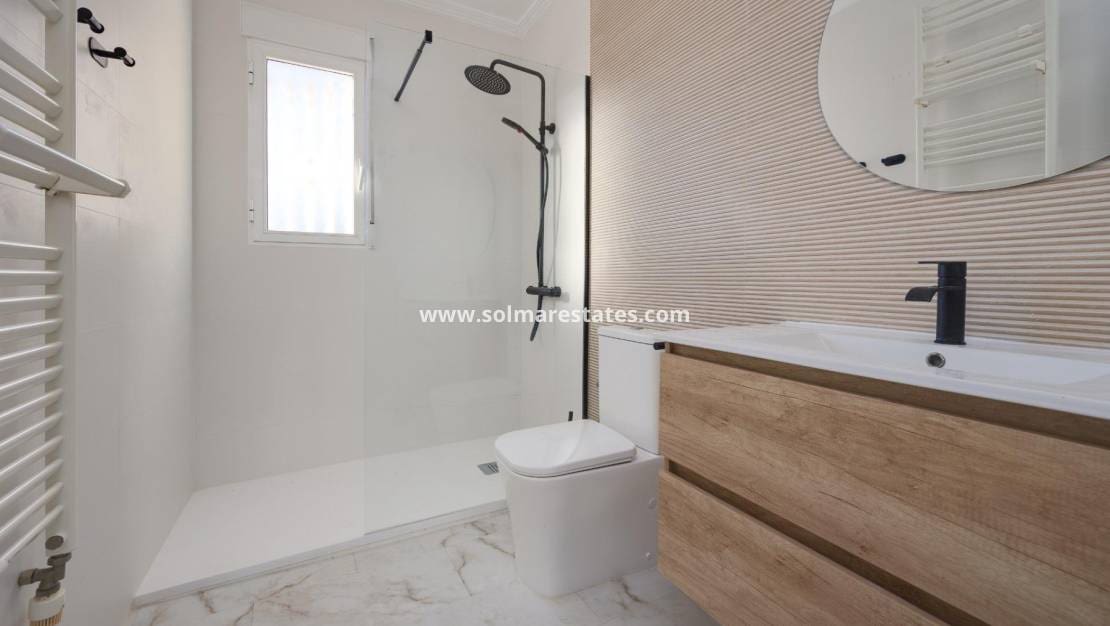 4 bedroom Villa for sale in La Zenia with pool - € 329,000 (Ref: 9414594)