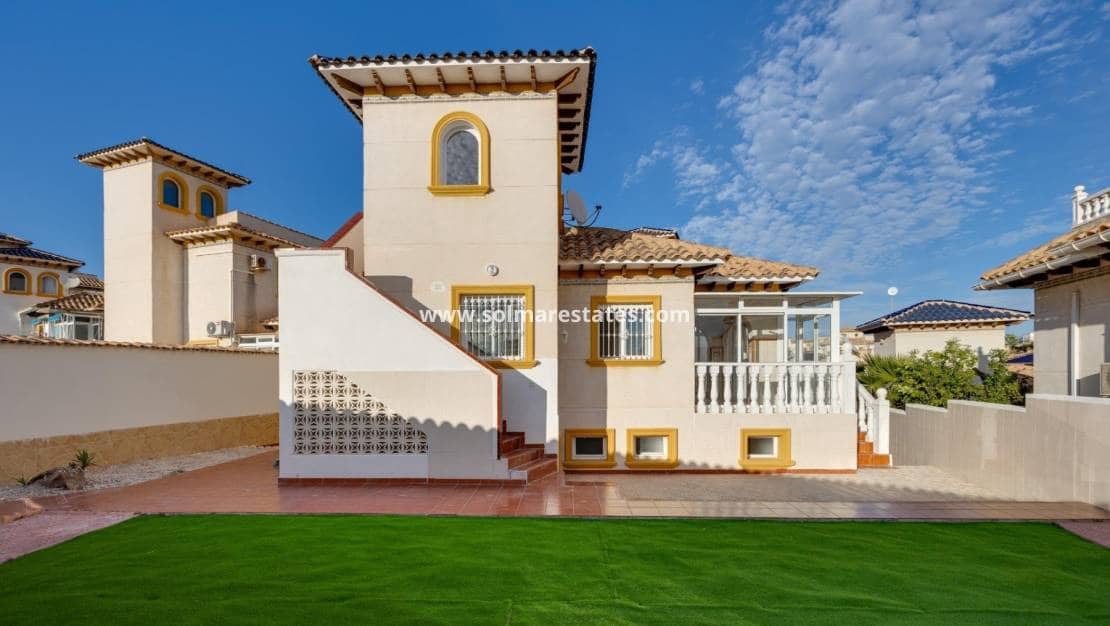 4 bedroom Villa for sale in La Zenia with pool - € 329,000 (Ref: 9414594)