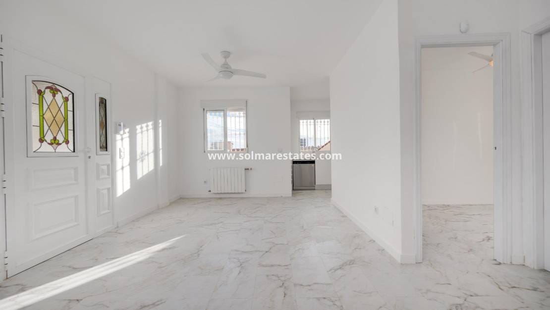 4 bedroom Villa for sale in La Zenia with pool - € 329,000 (Ref: 9414594)