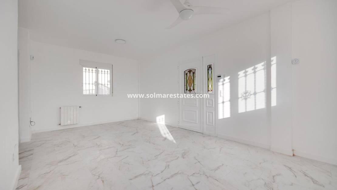 4 bedroom Villa for sale in La Zenia with pool - € 329,000 (Ref: 9414594)