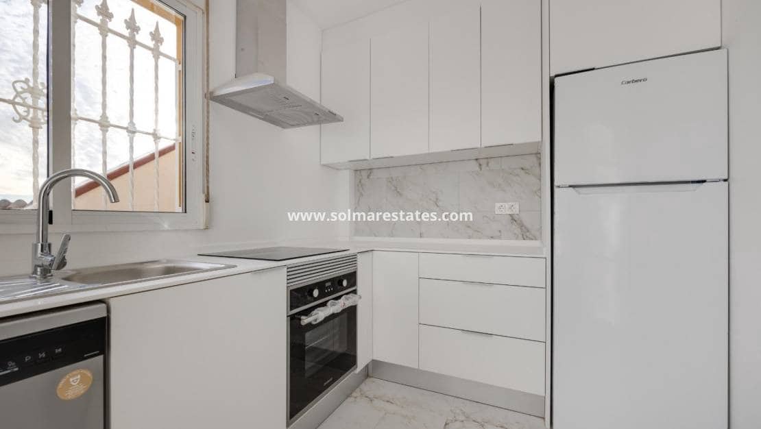 4 bedroom Villa for sale in La Zenia with pool - € 329,000 (Ref: 9414594)