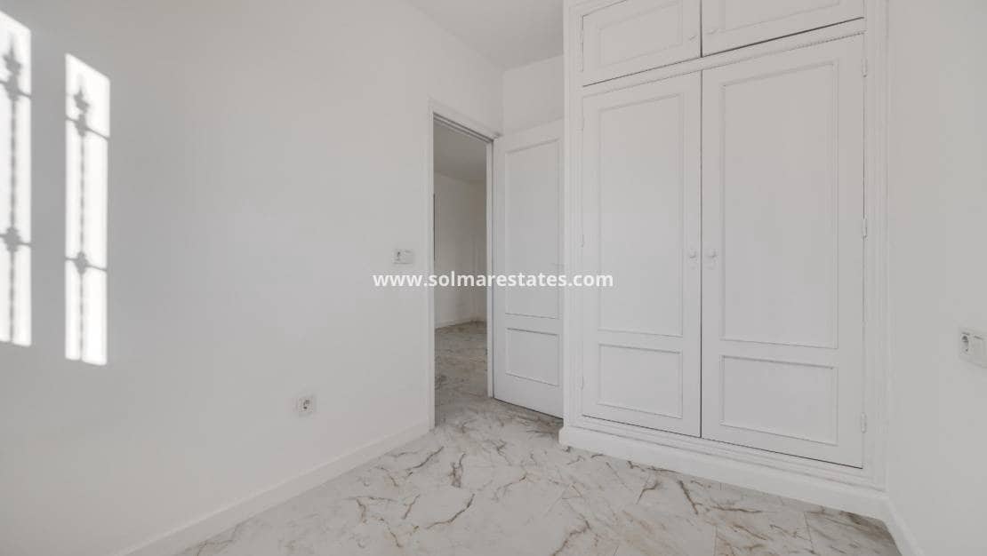 4 bedroom Villa for sale in La Zenia with pool - € 329,000 (Ref: 9414594)