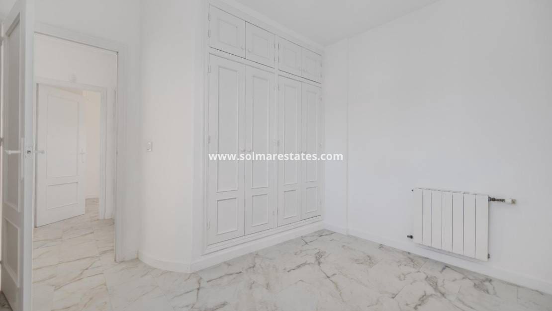 4 bedroom Villa for sale in La Zenia with pool - € 329,000 (Ref: 9414594)