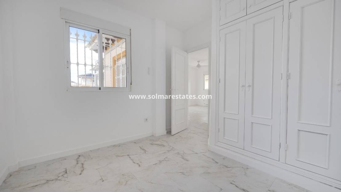 4 bedroom Villa for sale in La Zenia with pool - € 329,000 (Ref: 9414594)