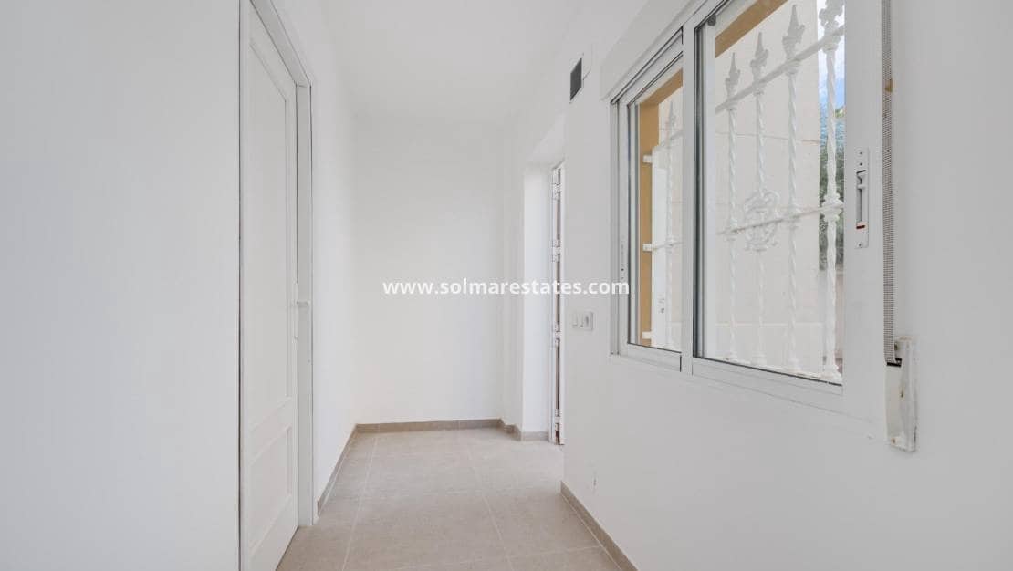 4 bedroom Villa for sale in La Zenia with pool - € 329,000 (Ref: 9414594)