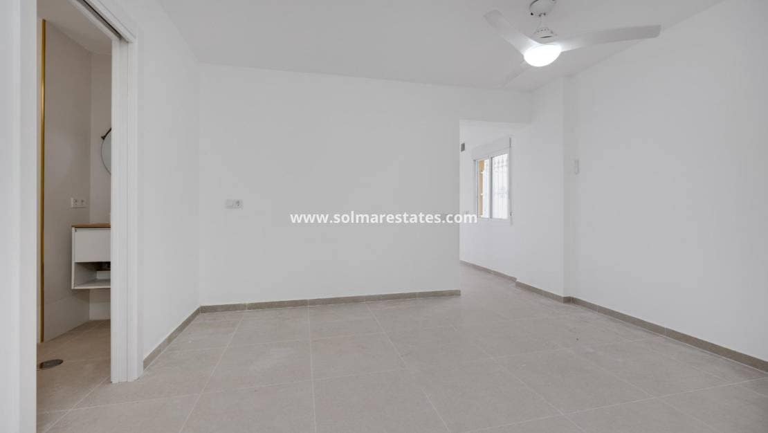 4 bedroom Villa for sale in La Zenia with pool - € 329,000 (Ref: 9414594)