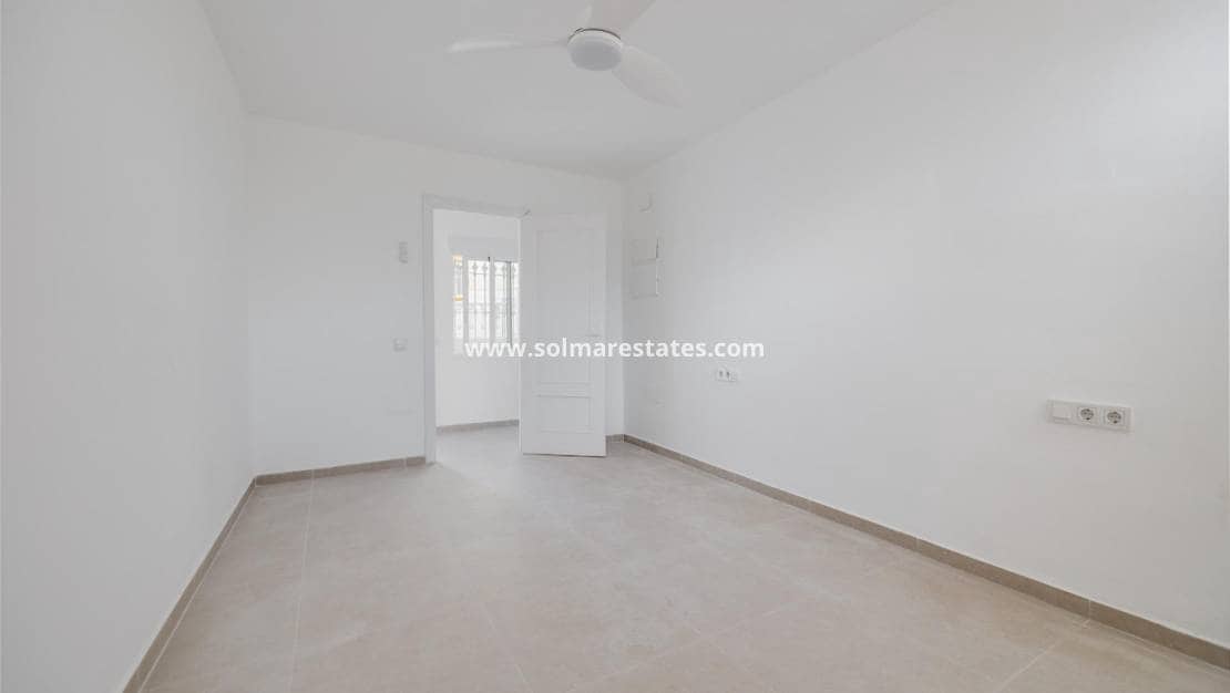 4 bedroom Villa for sale in La Zenia with pool - € 329,000 (Ref: 9414594)