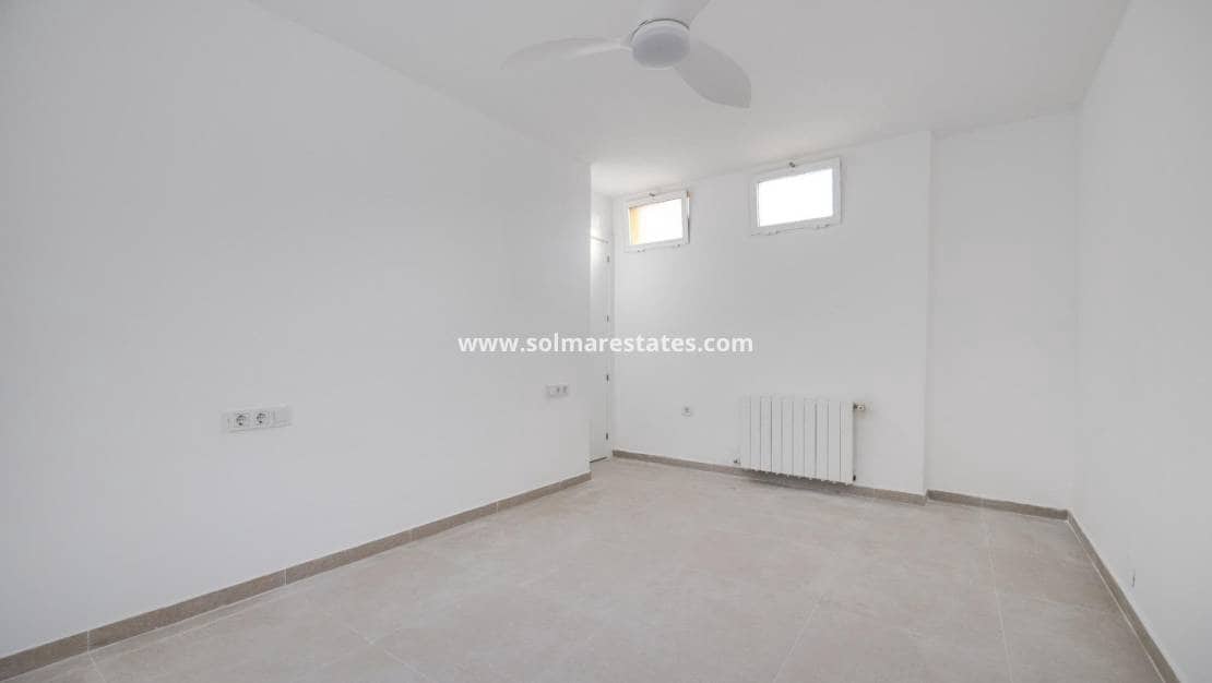 4 bedroom Villa for sale in La Zenia with pool - € 329,000 (Ref: 9414594)