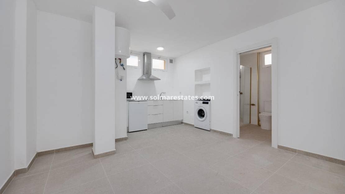 4 bedroom Villa for sale in La Zenia with pool - € 329,000 (Ref: 9414594)