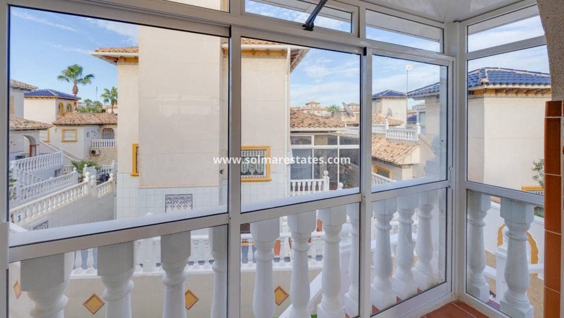 4 bedroom Villa for sale in La Zenia with pool - € 329,000 (Ref: 9414594)