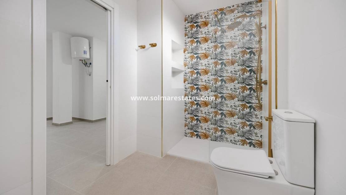 4 bedroom Villa for sale in La Zenia with pool - € 329,000 (Ref: 9414594)