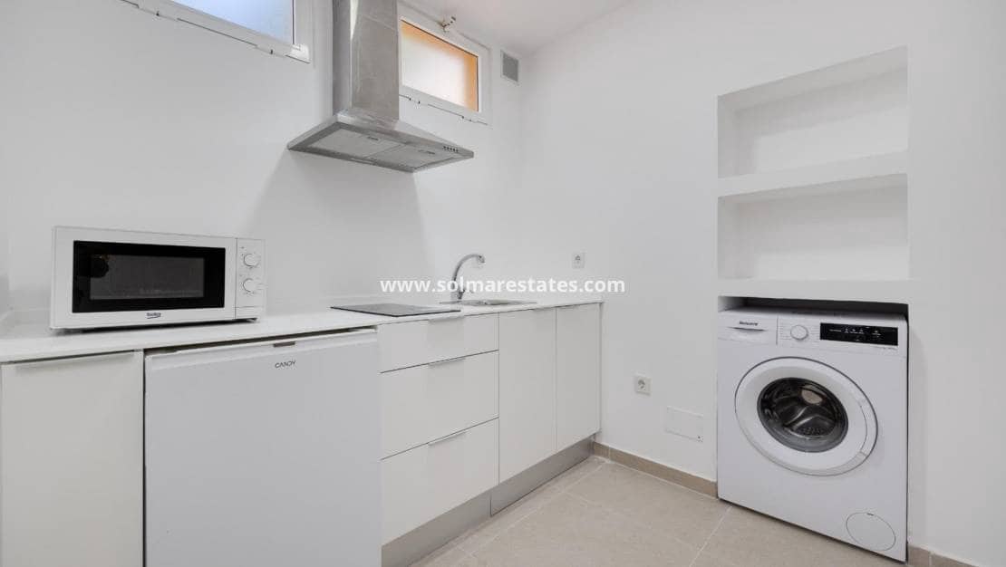 4 bedroom Villa for sale in La Zenia with pool - € 329,000 (Ref: 9414594)