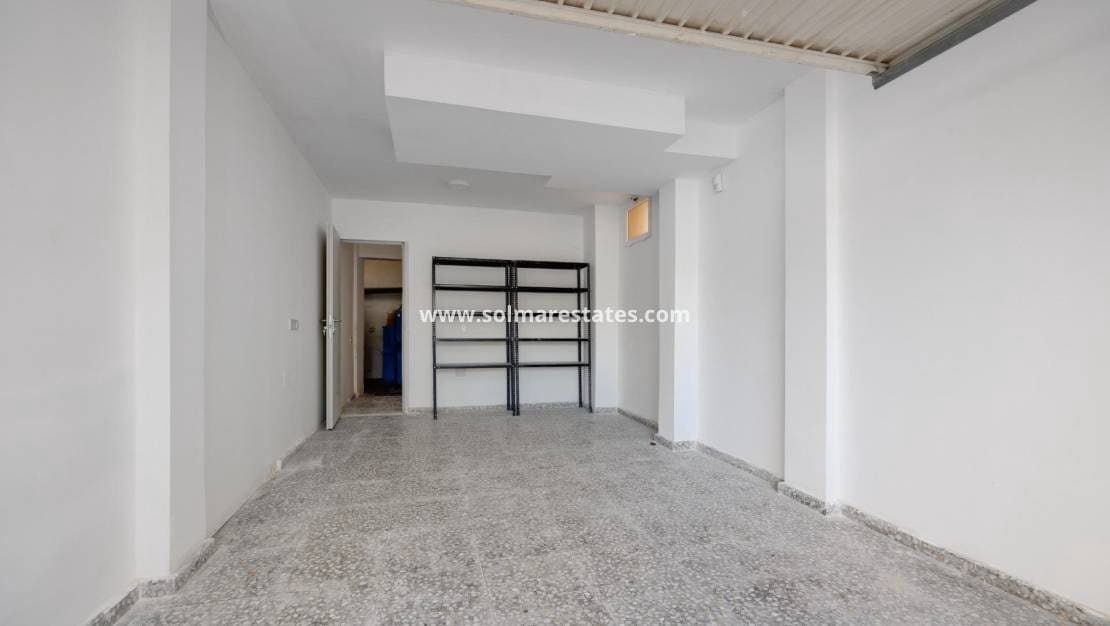 4 bedroom Villa for sale in La Zenia with pool - € 329,000 (Ref: 9414594)