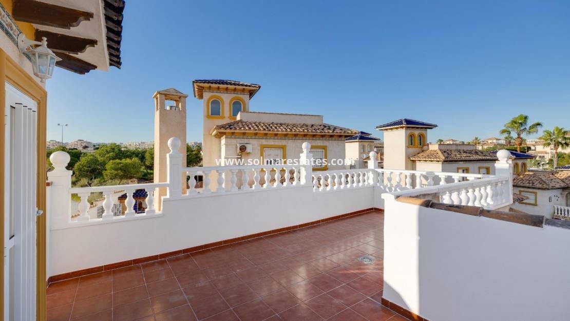 4 bedroom Villa for sale in La Zenia with pool - € 329,000 (Ref: 9414594)