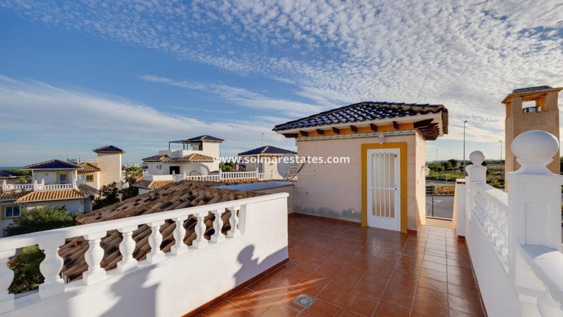 4 bedroom Villa for sale in La Zenia with pool - € 329,000 (Ref: 9414594)