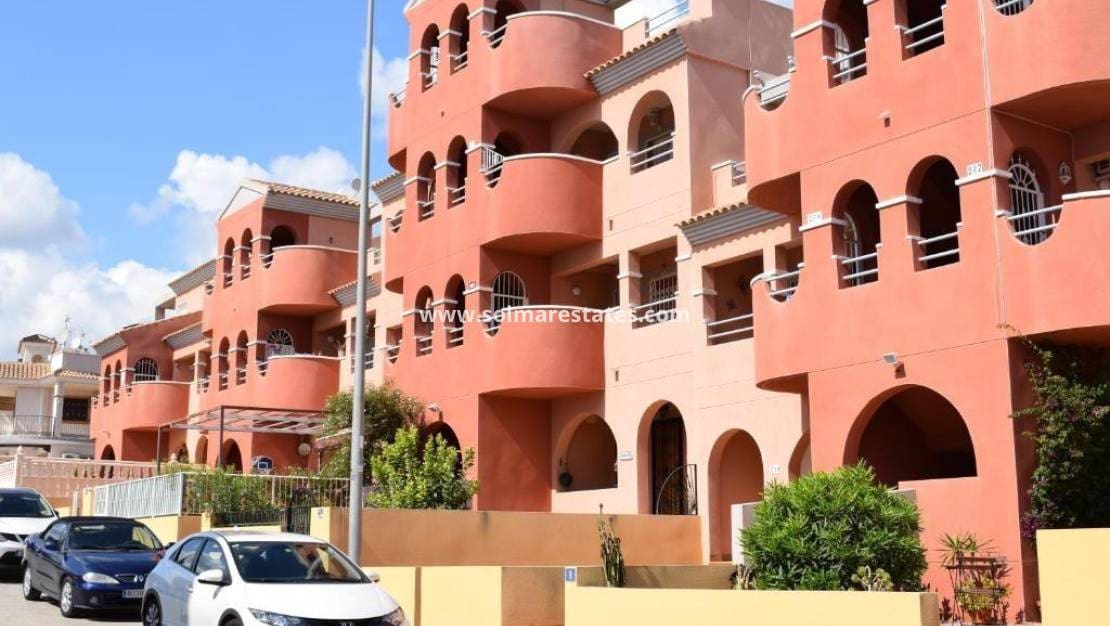 2 bedroom Apartment for sale in Villamartin with pool - € 137,950 (Ref: 9414595)