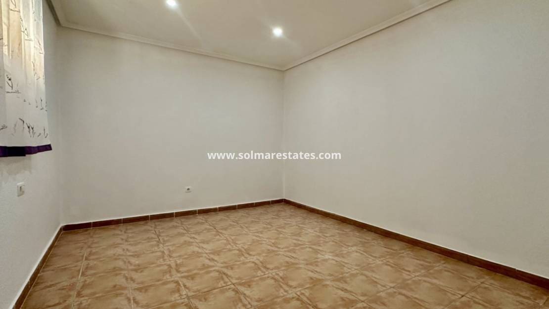 4 Zimmer Villa zu verkaufen in Villamartin - 285.000 € (Ref: 9414933)