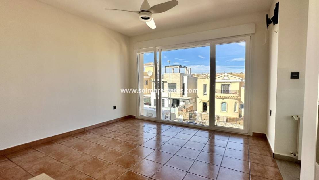 4 Zimmer Villa zu verkaufen in Villamartin - 285.000 € (Ref: 9414933)