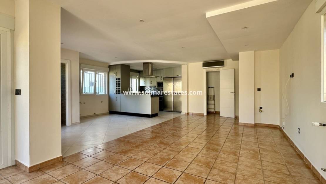 4 Zimmer Villa zu verkaufen in Villamartin - 285.000 € (Ref: 9414933)