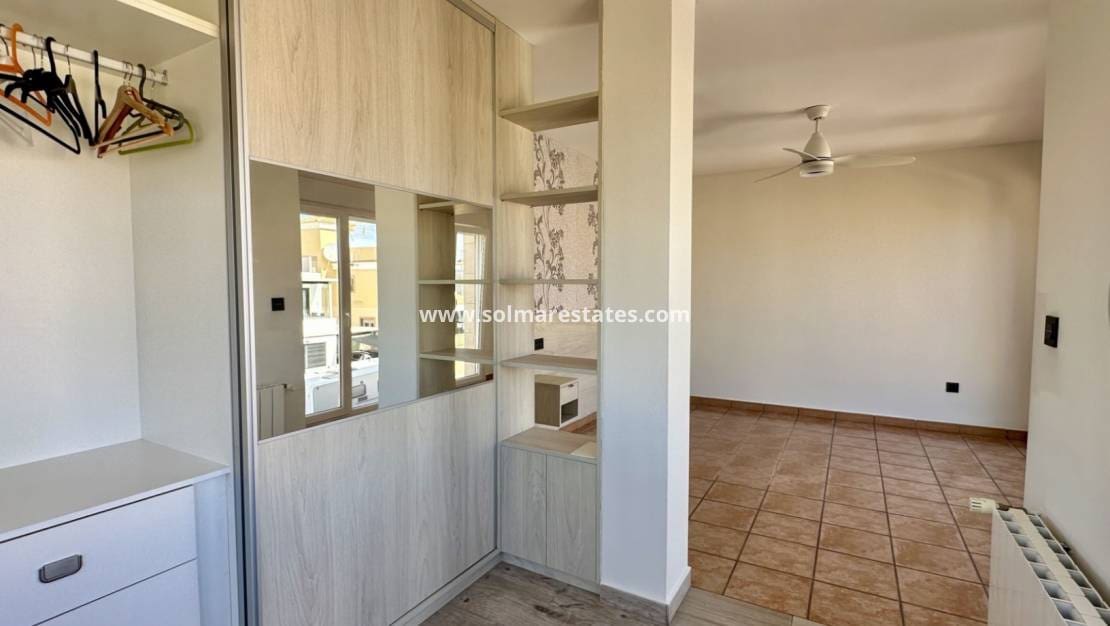 4 Zimmer Villa zu verkaufen in Villamartin - 285.000 € (Ref: 9414933)