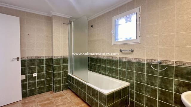 4 Zimmer Villa zu verkaufen in Villamartin, Orihuela - 285.000 € (Ref: 9414933)