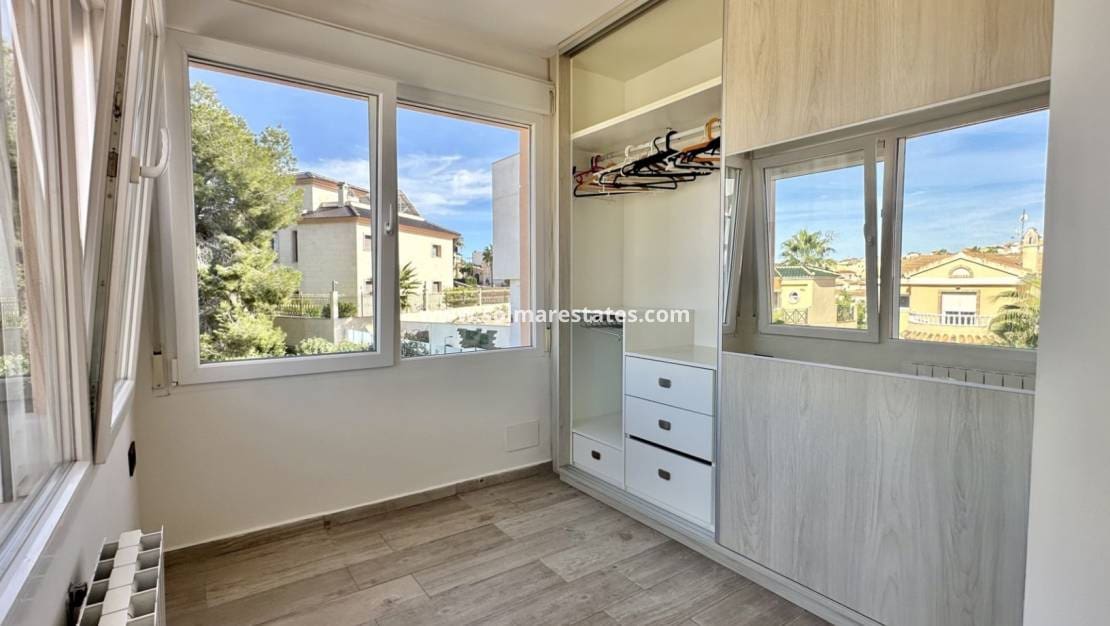 4 Zimmer Villa zu verkaufen in Villamartin - 285.000 € (Ref: 9414933)