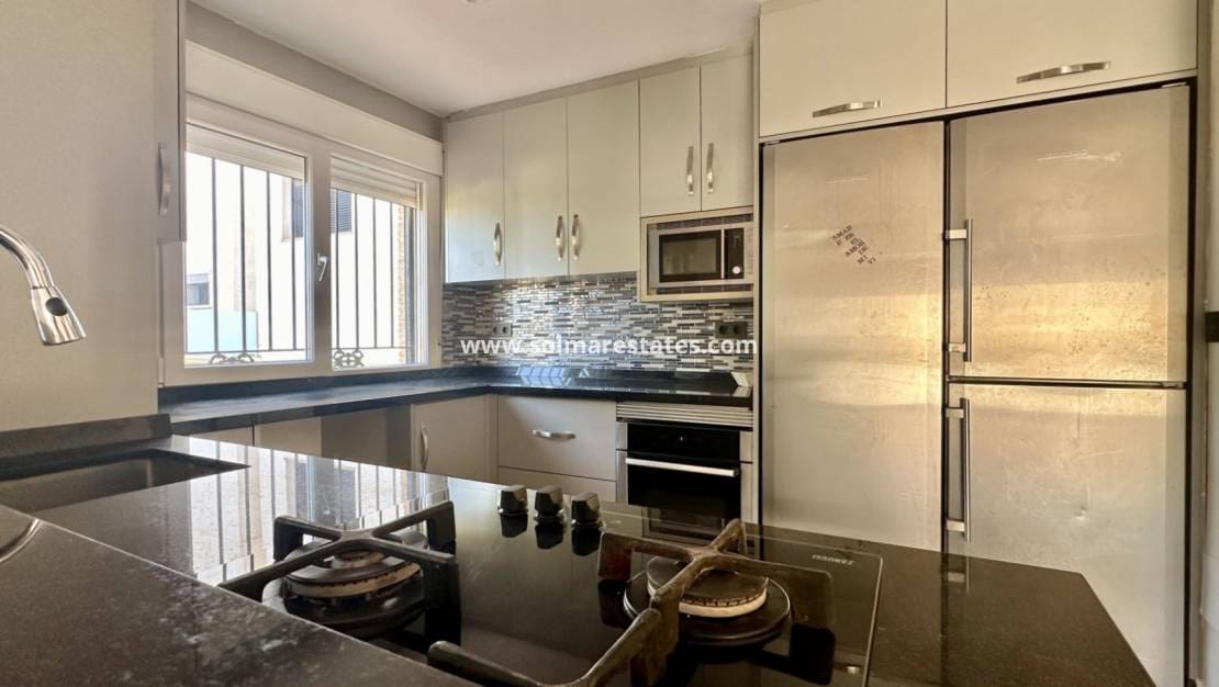 4 Zimmer Villa zu verkaufen in Villamartin - 285.000 € (Ref: 9414933)