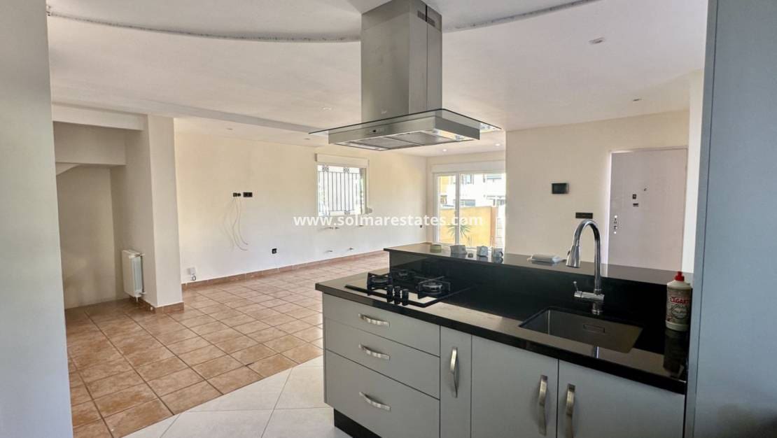 4 Zimmer Villa zu verkaufen in Villamartin - 285.000 € (Ref: 9414933)
