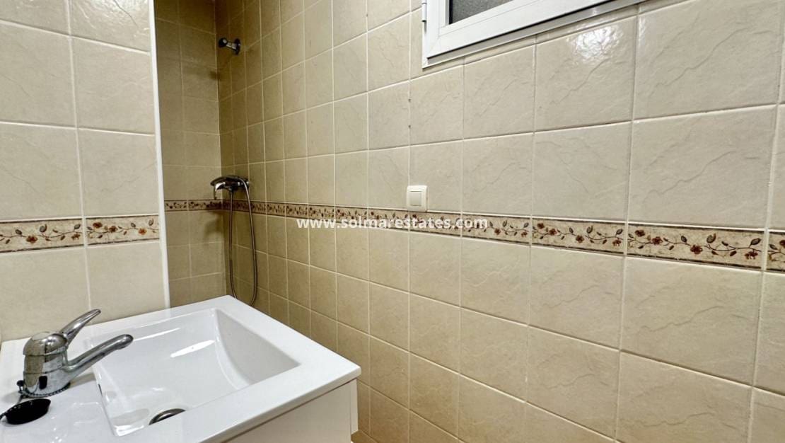 4 Zimmer Villa zu verkaufen in Villamartin - 285.000 € (Ref: 9414933)