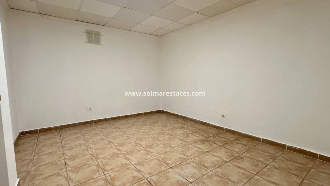 4 Zimmer Villa zu verkaufen in Villamartin - 285.000 € (Ref: 9414933)