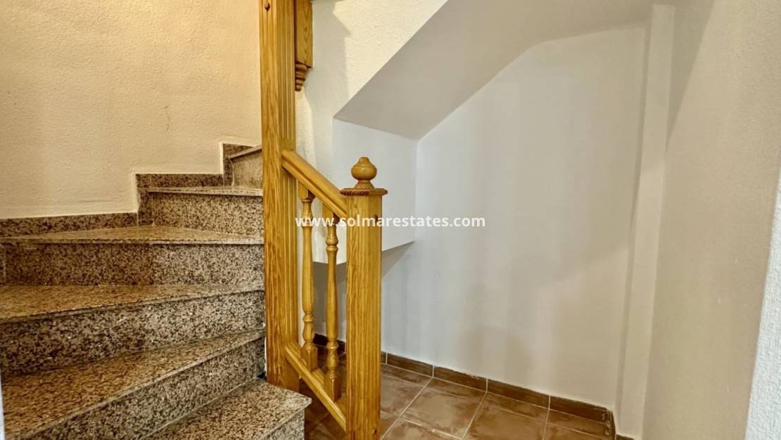 4 Zimmer Villa zu verkaufen in Villamartin - 285.000 € (Ref: 9414933)