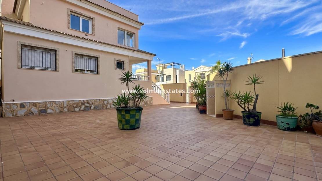 4 Zimmer Villa zu verkaufen in Villamartin - 285.000 € (Ref: 9414933)