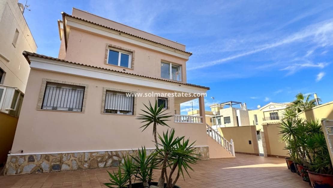 4 Zimmer Villa zu verkaufen in Villamartin - 285.000 € (Ref: 9414933)